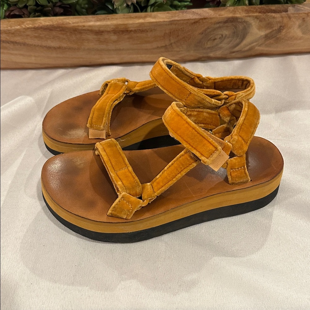 Teva Flatform Universal Velvet Sandals platform sandal women’s size 7 EUC‎ - Picture 4 of 7